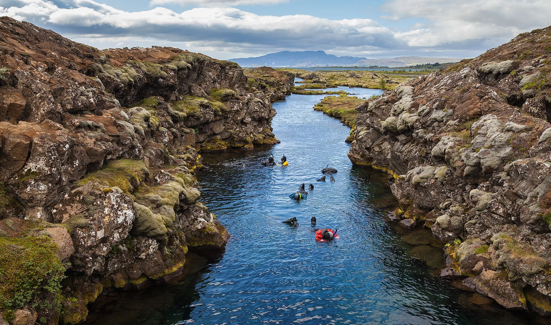 Silfra fissure and visitors in the clear water seen from land
